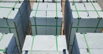 张掖 芝麻白花岗岩5公分地铺石 花岗岩厂家工厂装车日常