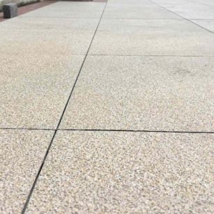 张掖 黄金麻花岗岩石板材荔枝面地面铺装效果