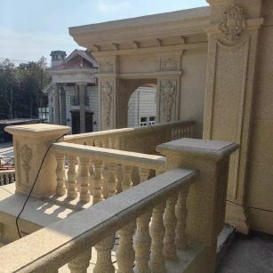 张掖 黄金麻别墅外墙干挂雕花配合阳台栏杆花瓶柱