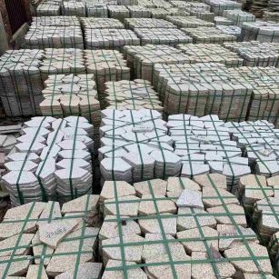 张掖 黄金麻白麻花岗岩荔枝面地铺石(冰裂纹)