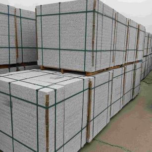 张掖 白麻花岗岩石材荔枝面地铺石（300*600*50）