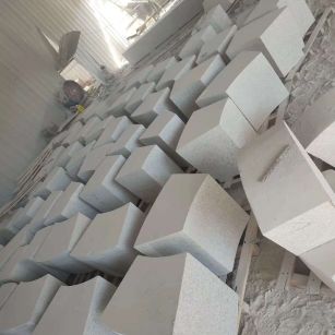 张掖 白麻花岗岩异形坐凳