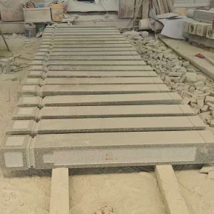 张掖 芝麻白异形加工雕刻-栏杆大柱，方柱