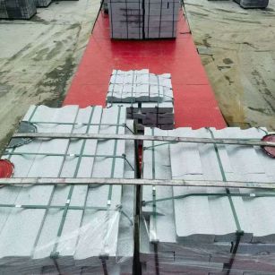 张掖 芝麻白仿形加直形路沿石出货日常