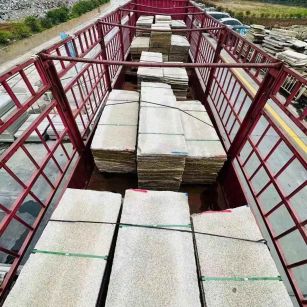 张掖 黄金麻花岗岩荔枝面，光面毛板装车完成