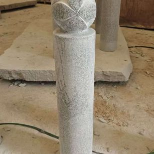 张掖 芝麻白花岗岩石材挡车石柱、停车柱、圆柱挡车柱、方柱挡车柱等