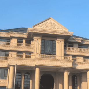 张掖黄金麻别墅外墙干挂石材效果示例