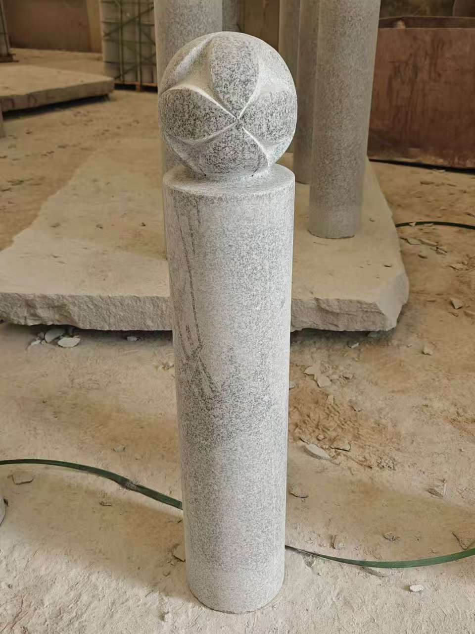 张掖 芝麻白花岗岩石材挡车石柱、停车柱、圆柱挡车柱、方柱挡车柱等