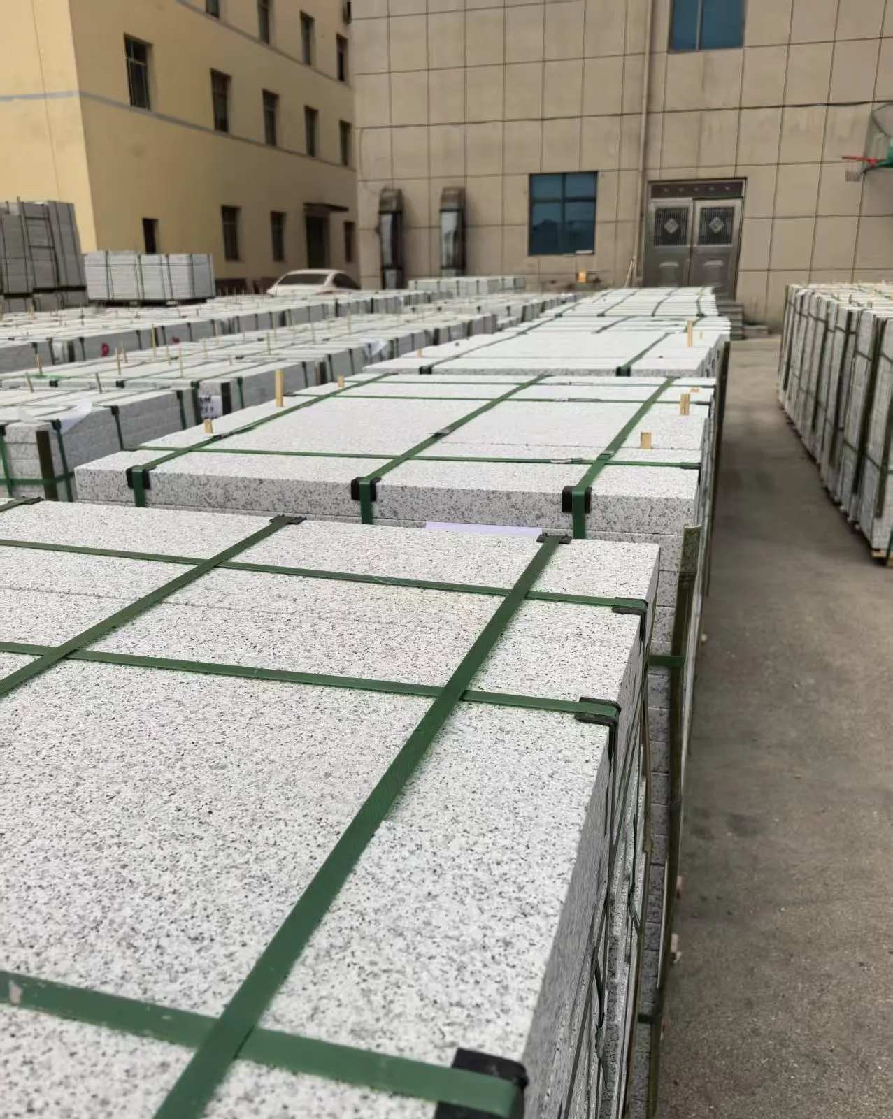 张掖 白麻花岗岩5.0公分荔枝面地铺石