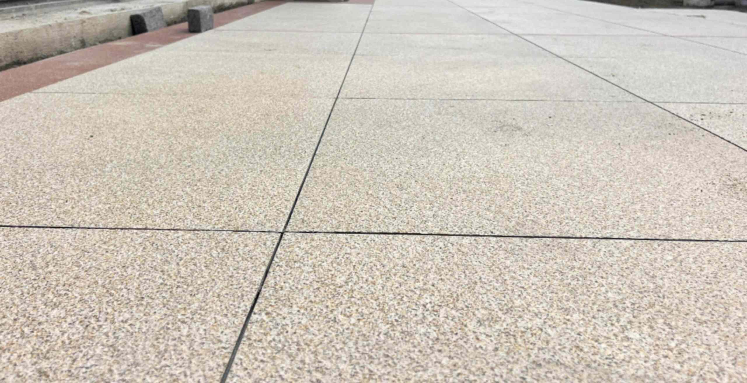 张掖 黄金麻花岗岩石板材荔枝面地面铺装效果