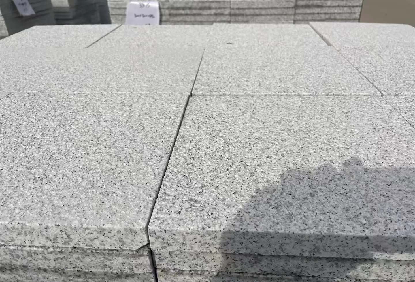 张掖 白麻花岗岩石材推荐 荔枝面地铺石