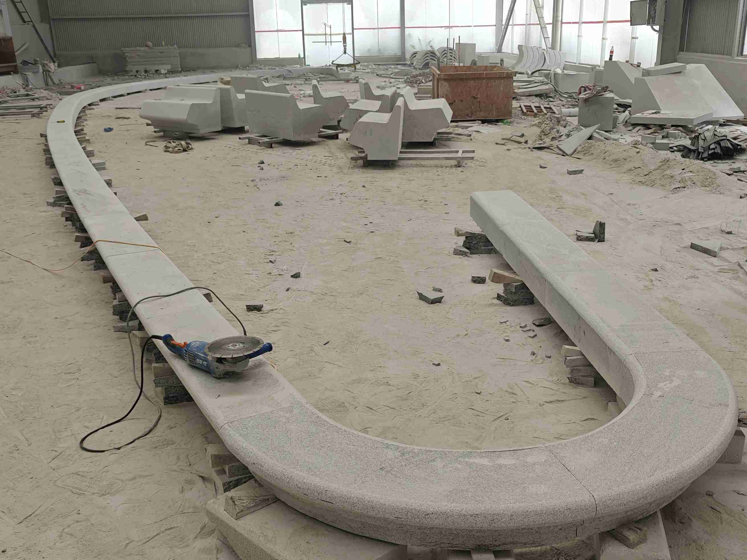 张掖 芝麻白花岗岩弧形花坛石，坐凳石