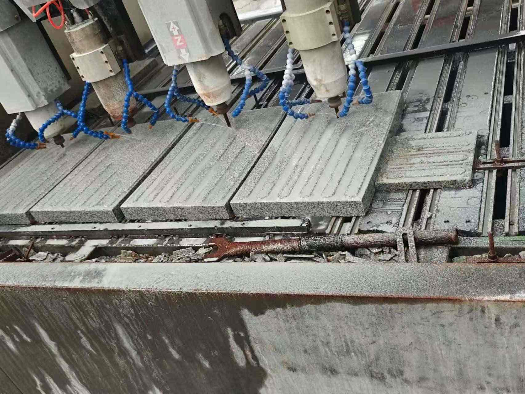 张掖 芝麻白花岗岩荔枝面盲道雕刻