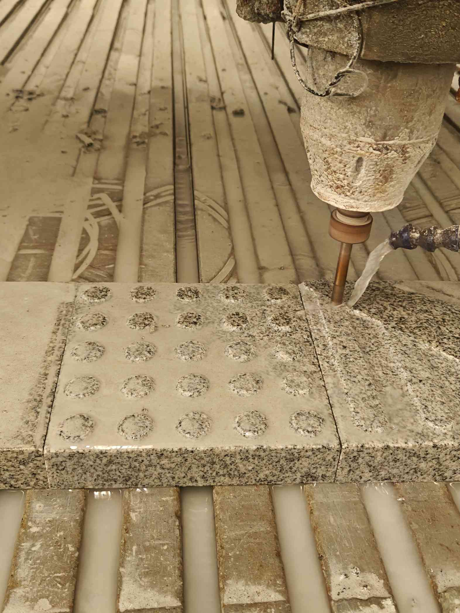 张掖 芝麻白花岗岩石材盲人石、盲道石、盲点石