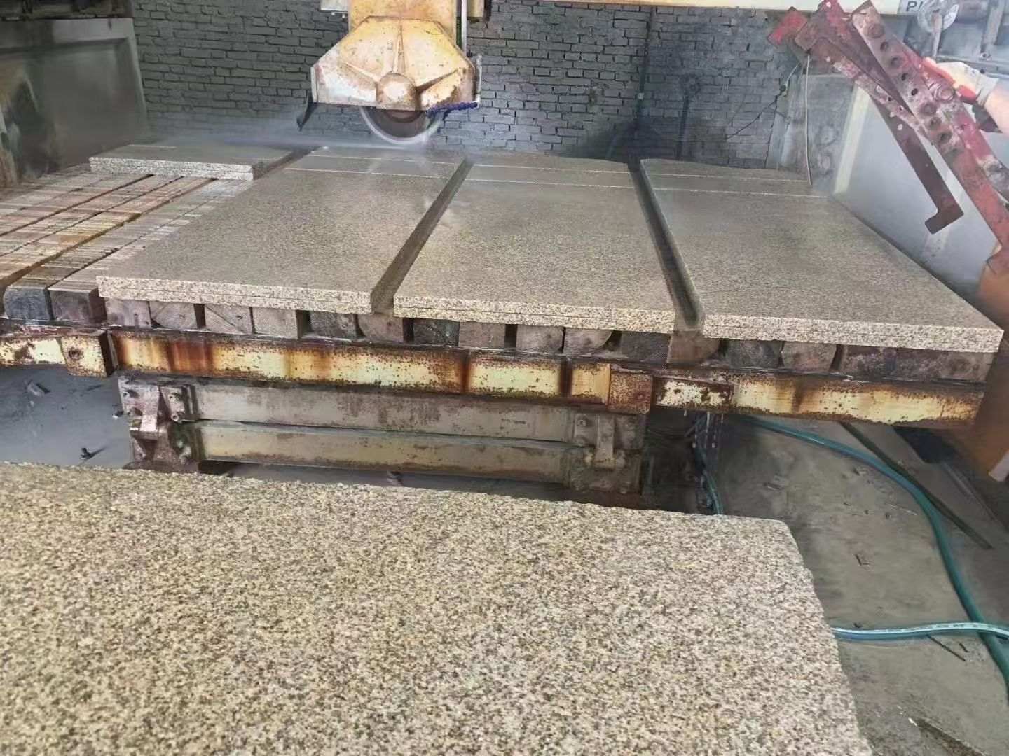 张掖 黄金麻荔枝面成品板加工