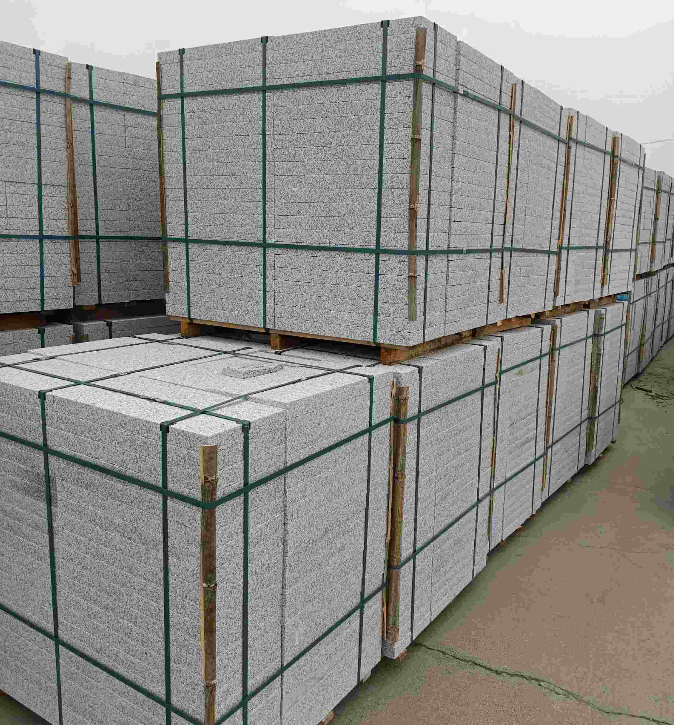 张掖 白麻花岗岩石材荔枝面地铺石（300*600*50）