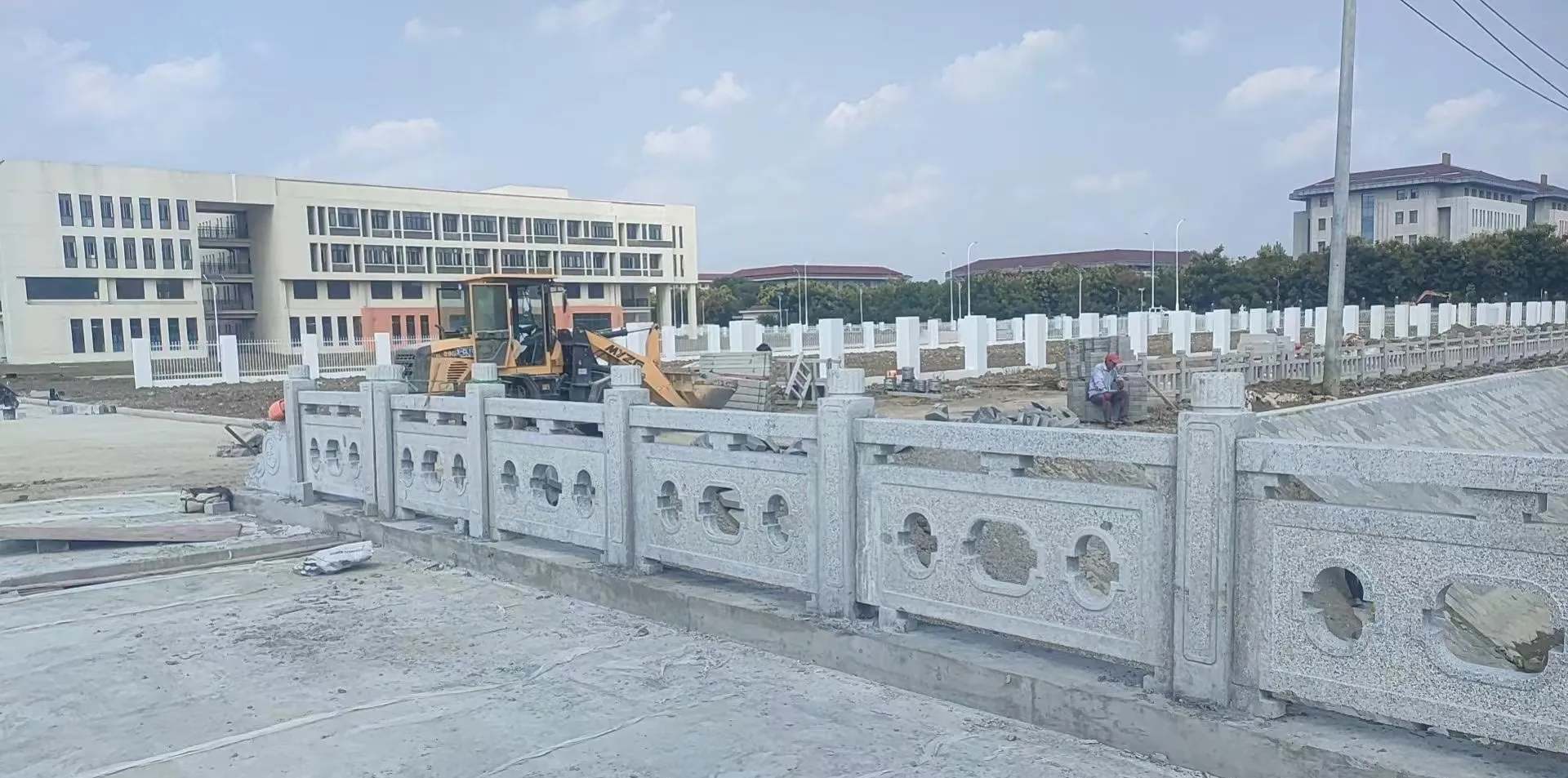 张掖 白麻花岗岩荔枝面河道栏杆