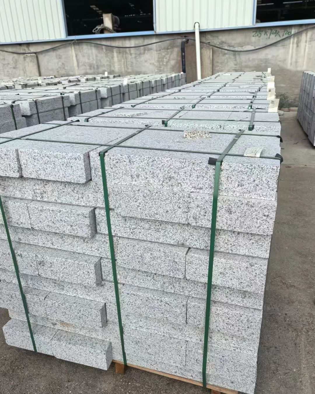 张掖 白麻花岗岩路沿石，弧形路沿石，道牙石，马路牙子，界石，路缘石，平沿石，直岩石，平缘石等