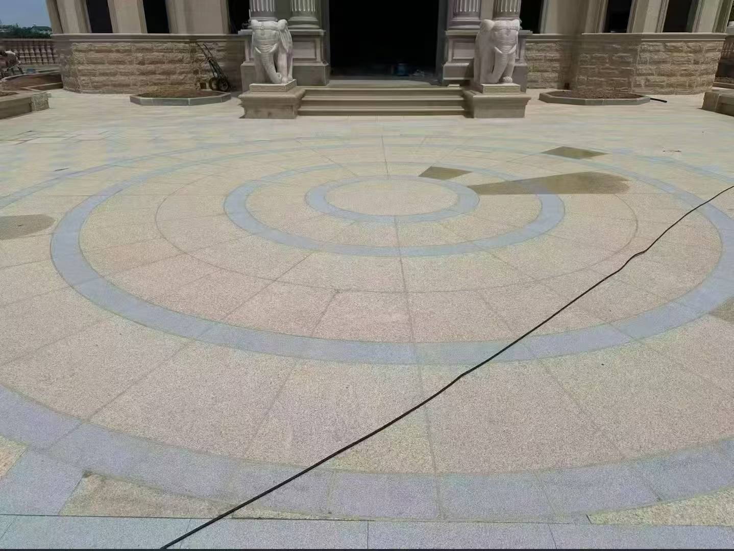 张掖 黄金麻芝麻灰花岗岩石材地铺拼接效果