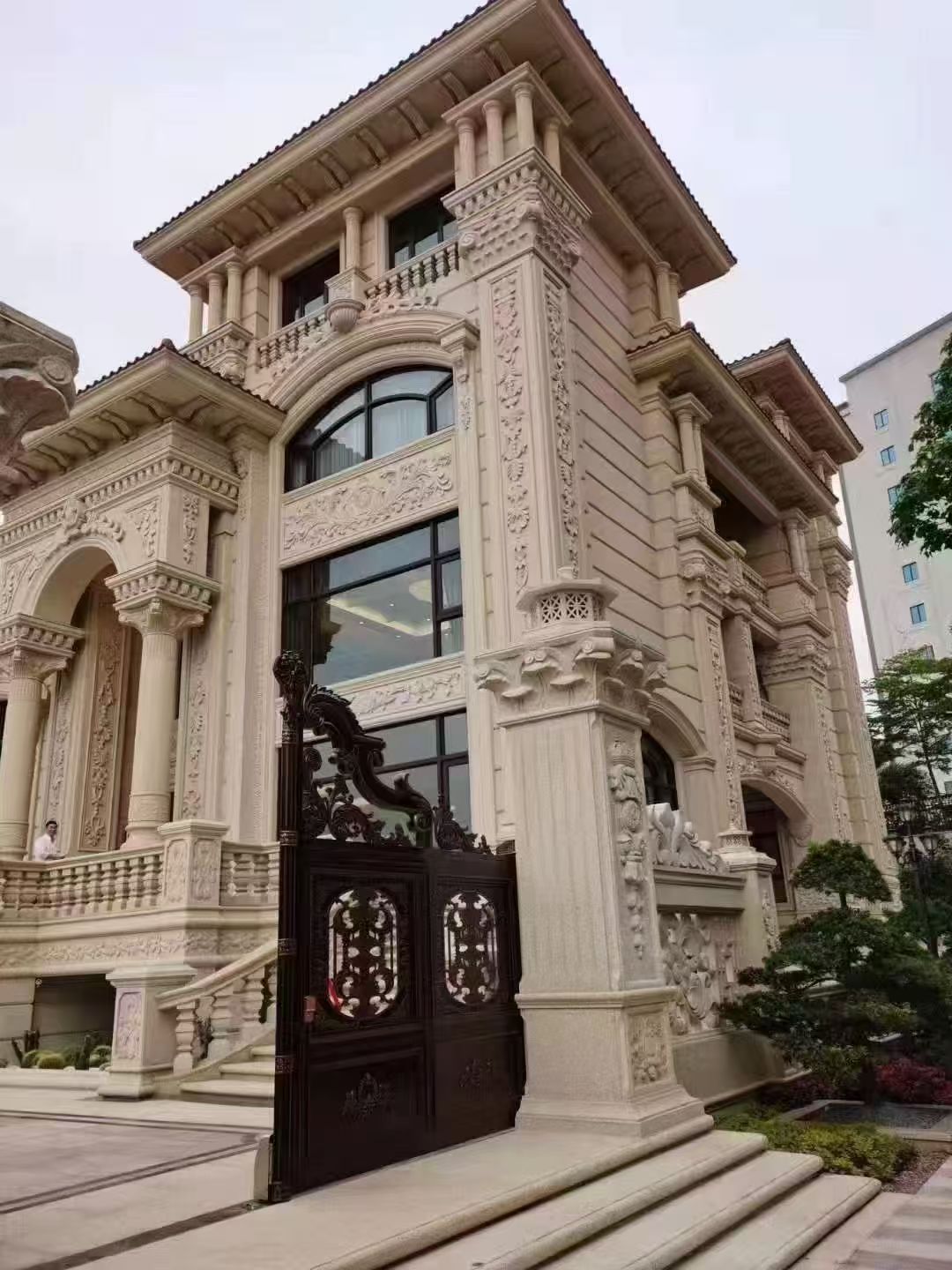 张掖 黄金麻花岗岩别墅外墙干挂效果展示