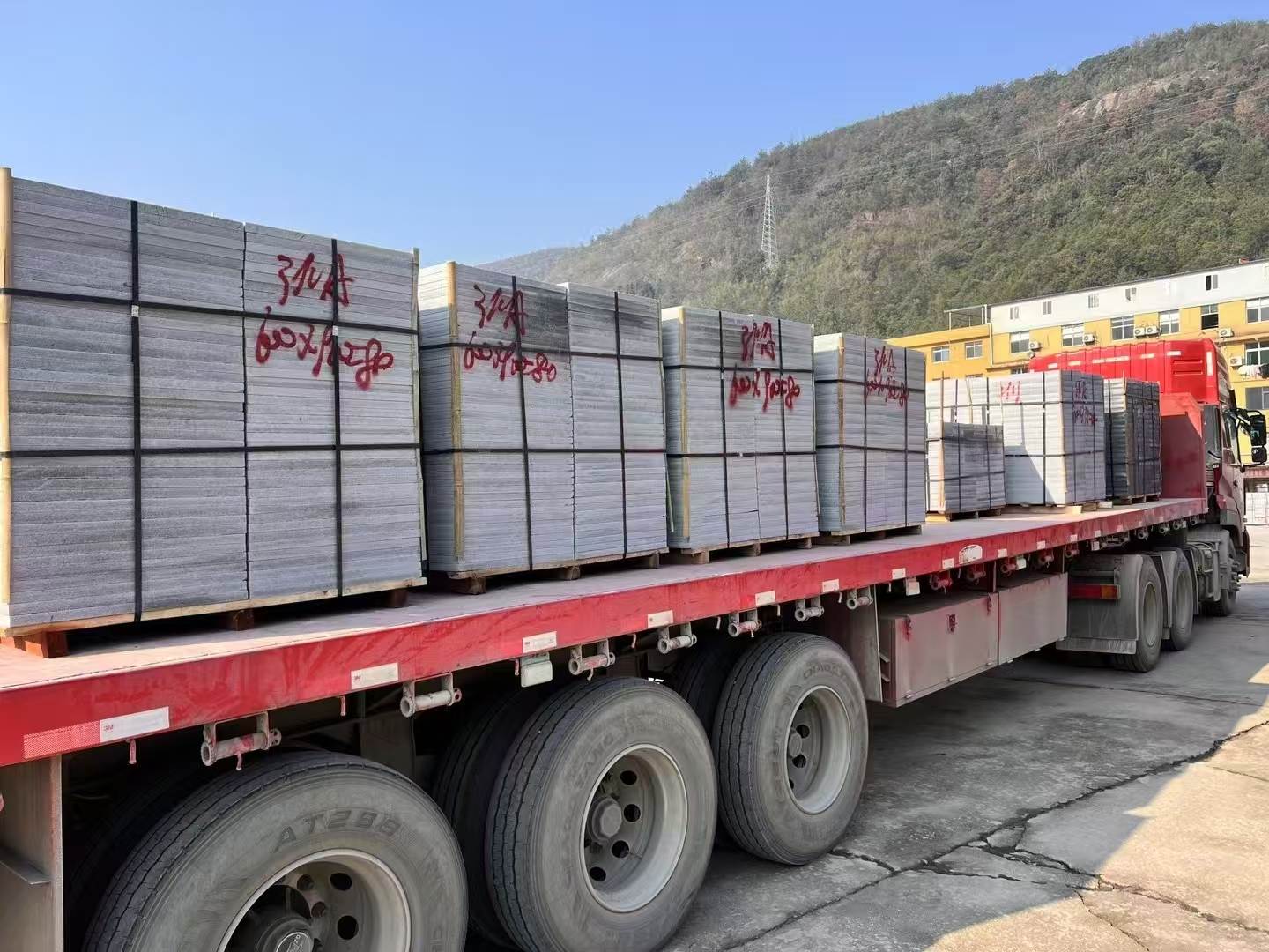 张掖 芝麻灰地铺石出货日常