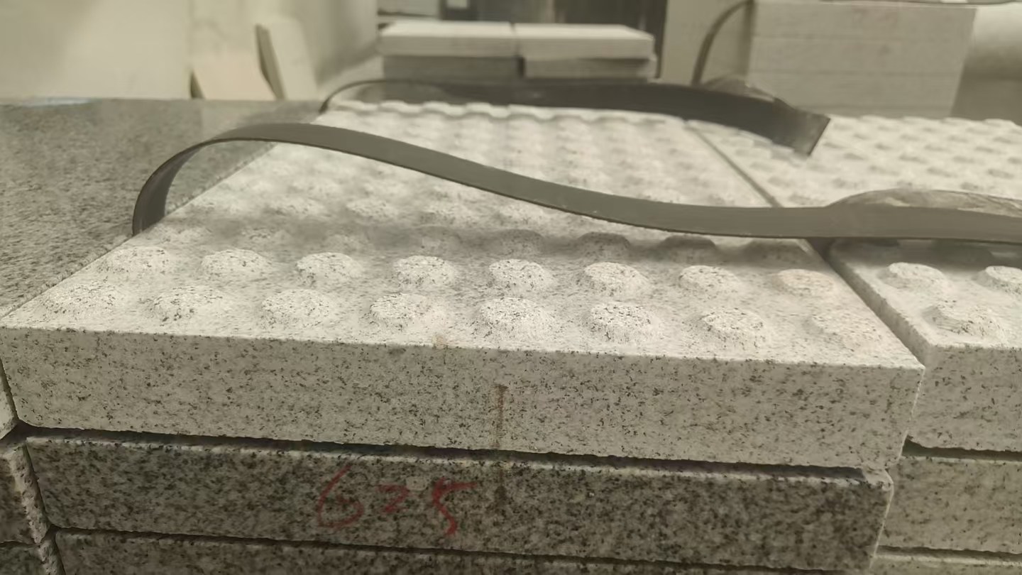 张掖 芝麻白花岗岩6.0公分荔枝面五轴加工雕刻盲点