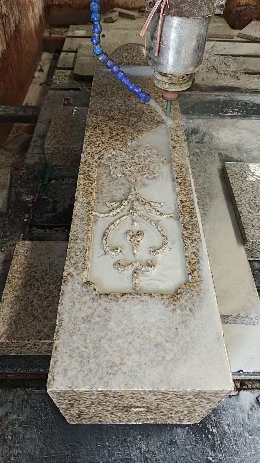 张掖 黄金麻花岗岩异形加工雕刻栏杆大柱