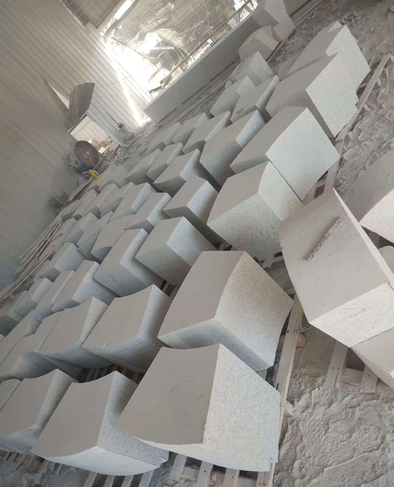 张掖 白麻花岗岩异形坐凳