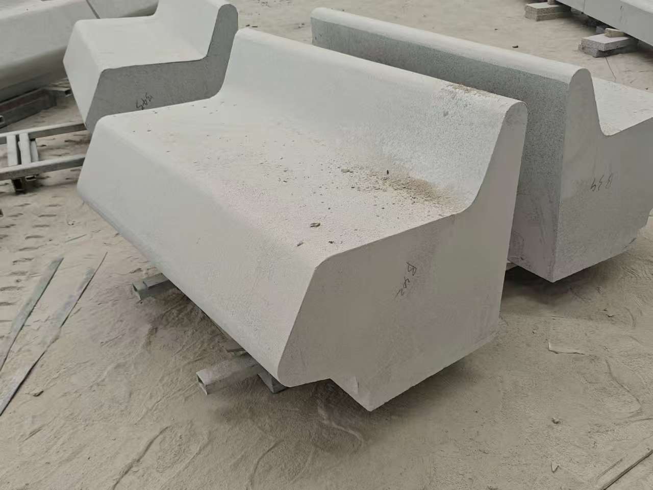 张掖 芝麻白花岗岩异形坐凳，石凳