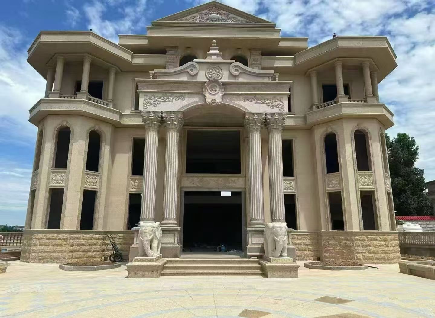 张掖 黄金麻别墅外墙干挂，大柱，大象，蘑菇石，雕花板