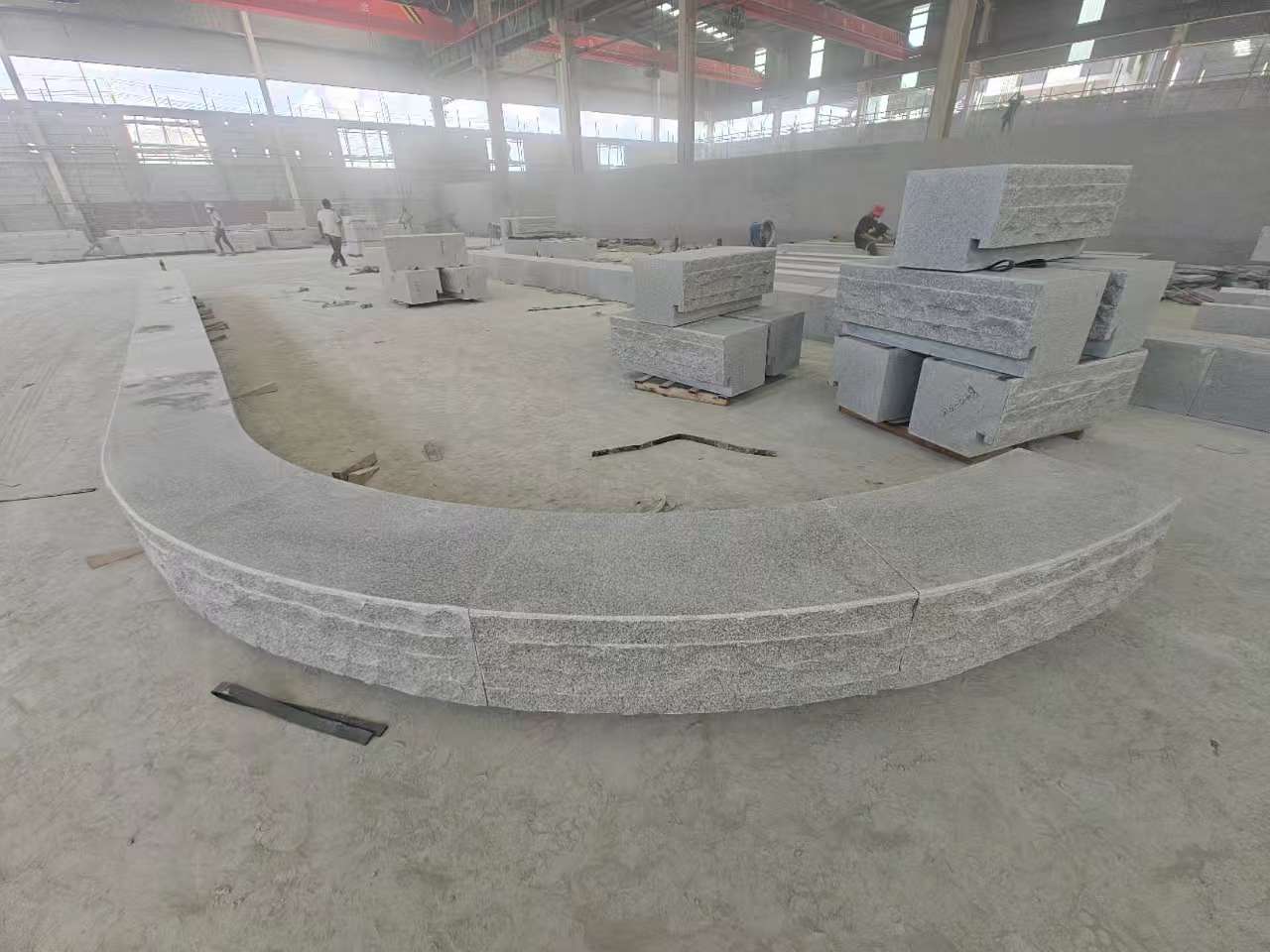 张掖 芝麻白异形坐凳，自然面光面弧形加工