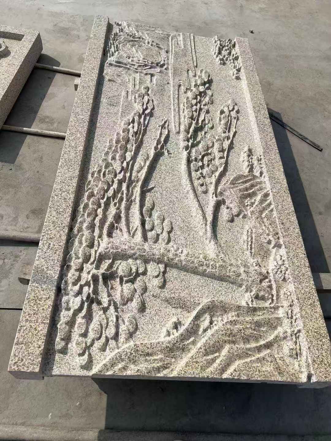 张掖 黄金麻雕刻板浮雕迎客松