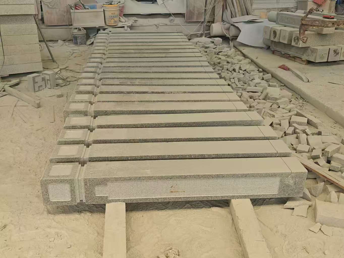 张掖 芝麻白异形加工雕刻-栏杆大柱，方柱